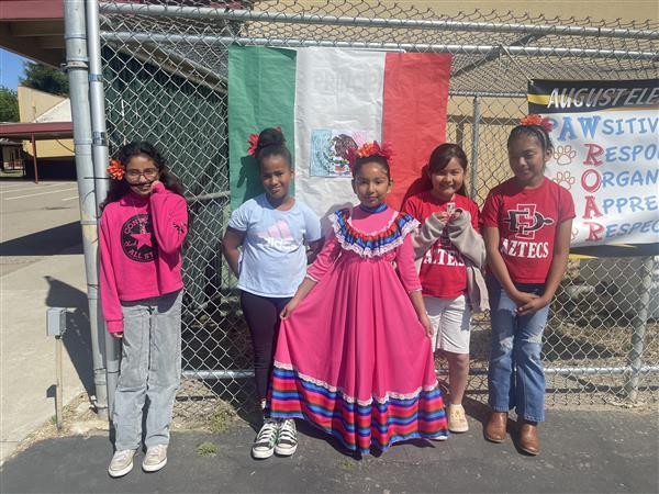 Cinco de mayo Performance